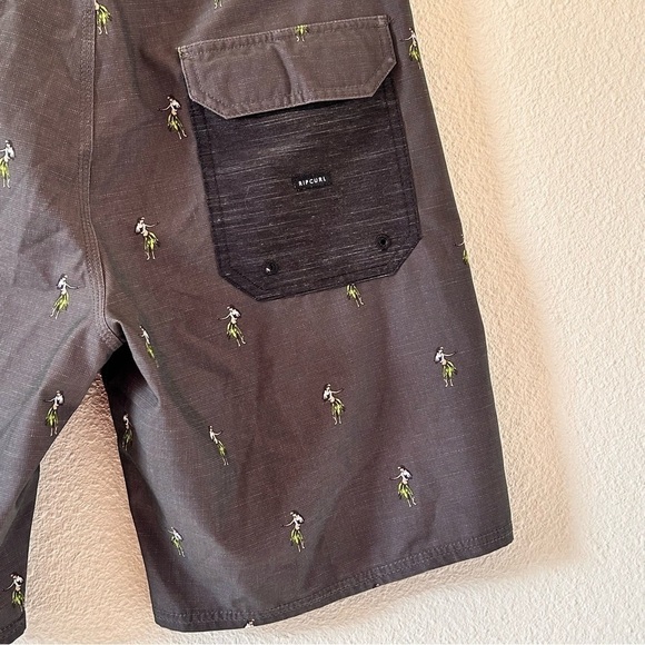 RIP CURL Men Mirage Board Short 30 Hula Girl Beach Surf Swim Pool Hawaii - Picture 6 of 9